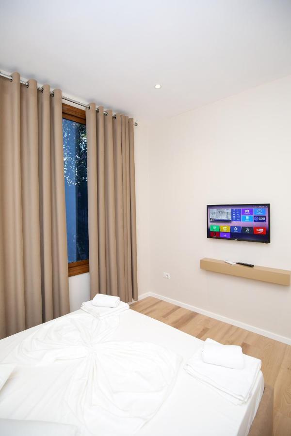 Hotel Amantia Orikum Bagian luar foto