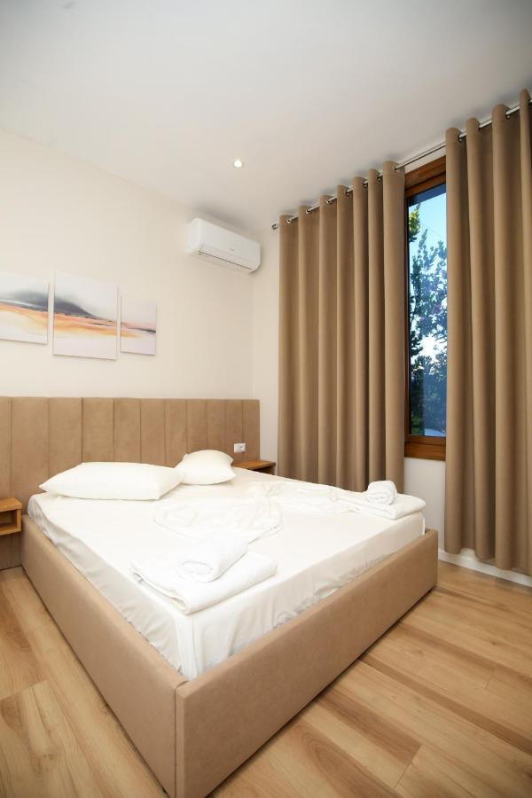 Hotel Amantia Orikum Bagian luar foto